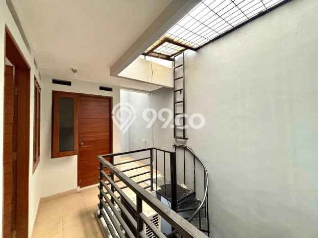 Rumah Modern Cantik 3 KT Siap Huni di Tebet Rumah Modern Cantik 3 KT Siap Huni di Tebet