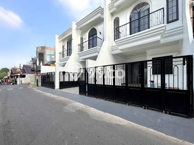 Rumah Minimalis 3 Kamar LT 100m2 di Cawang Rumah Minimalis 3 Kamar LT 100m2 di Cawang