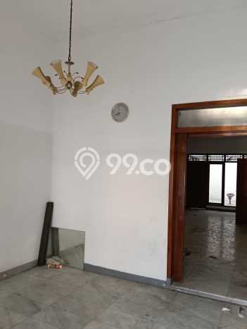 Lokasi terbaik! Rumah siap huni disewakan di Semarang Tengah LB 334m2 Lokasi terbaik! Rumah siap huni disewakan di Semarang Tengah LB 334m2