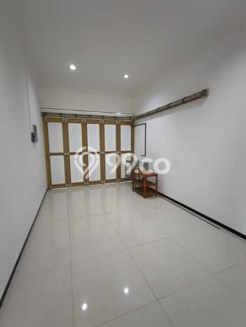 Lokasi strategis! Rumah siap huni disewakan di Candisari LB 200m2 Lokasi strategis! Rumah siap huni disewakan di Candisari LB 200m2