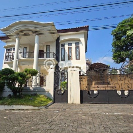 For Sale Rumah Mewah Exclusive di Tembalang, Semarang For Sale Rumah Mewah Exclusive di Tembalang, Semarang