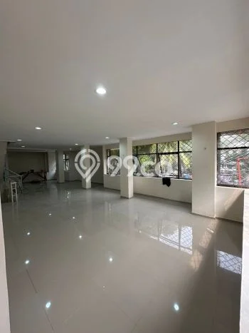 Disewakan Ruko di Kawasan Ramai Roxy Luas 300m2 Disewakan Ruko di Kawasan Ramai Roxy Luas 300m2