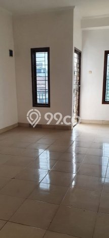 Jarang Ada! Rumah Sewa 4 Kamar Nyaman Siap Huni Roxy Jarang Ada! Rumah Sewa 4 Kamar Nyaman Siap Huni Roxy
