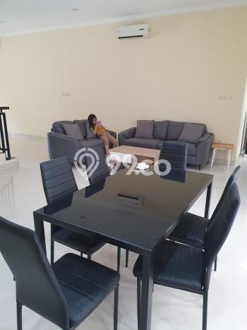 Rumah Mewah LB 300m2 Siap Huni Desain Elegan di Lippo Karawaci, Tangerang Rumah Mewah LB 300m2 Siap Huni Desain Elegan di Lippo Karawaci, Tangerang