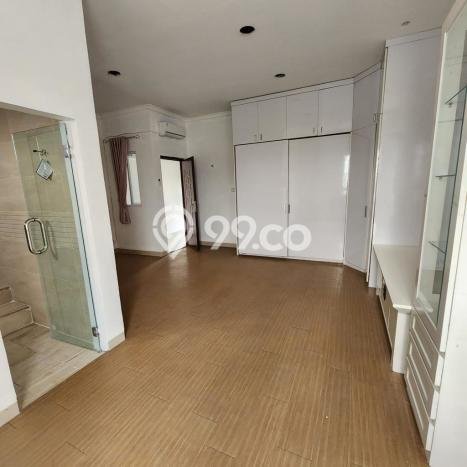 Rumah Mewah Akses Mudah di Jakarta Barat Semi Furnished Rumah Mewah Akses Mudah di Jakarta Barat Semi Furnished