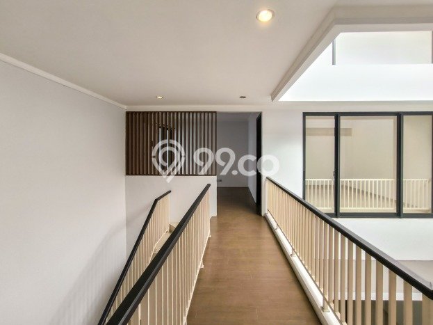 Hunian Mewah LB 220m2 Siap Huni Desain Elegan di Sektor 7-Bintaro, Tangerang Selatan Hunian Mewah LB 220m2 Siap Huni Desain Elegan di Sektor 7-Bintaro, Tangerang Selatan