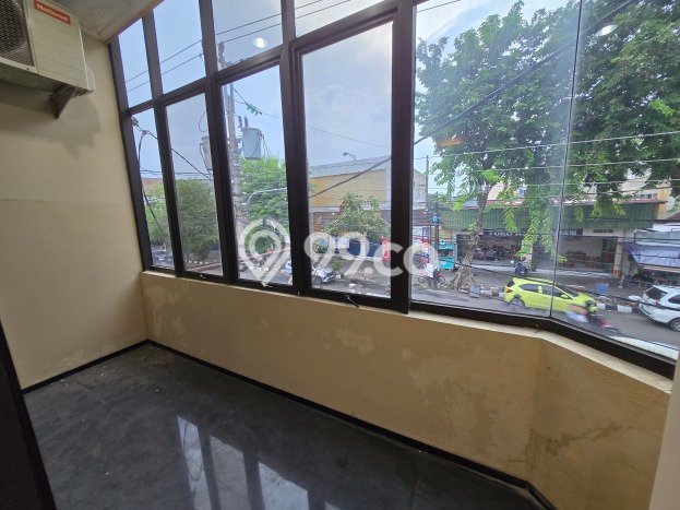 LOKASI BISNIS! Ruko Disewakan Kawasan Semarang Tengah, Luas 400m², Jalan Strategis LOKASI BISNIS! Ruko Disewakan Kawasan Semarang Tengah, Luas 400m², Jalan Strategis