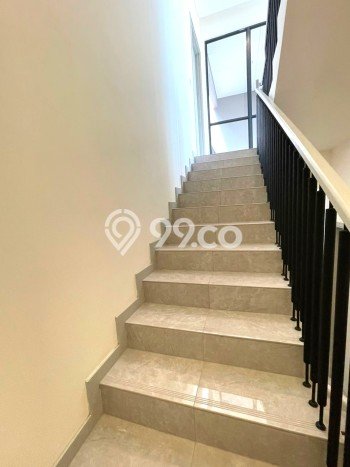Rumah Elit LB 203m2 Siap Pakai Desain Elegan di Jakarta Garden City, Jakarta Timur Rumah Elit LB 203m2 Siap Pakai Desain Elegan di Jakarta Garden City, Jakarta Timur