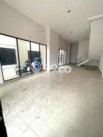 Area Ramai! Ruko Dijual di Kelapa Gading untuk Bisnis Luas Bangunan 270m2 Area Ramai! Ruko Dijual di Kelapa Gading untuk Bisnis Luas Bangunan 270m2