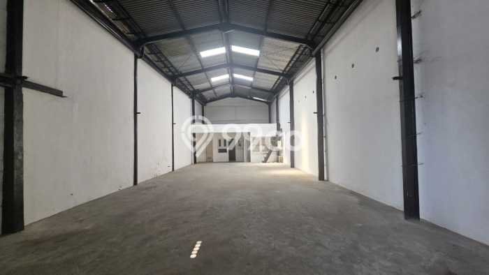 Unit Gudang Disewa Lokasi Semarang Utara, Semarang Spesifikasi Luas Bangunan 200m2 Unit Gudang Disewa Lokasi Semarang Utara, Semarang Spesifikasi Luas Bangunan 200m2