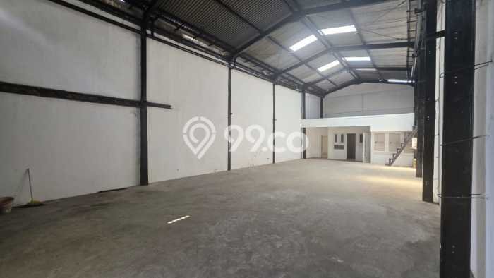 Unit Gudang Disewa Lokasi Semarang Utara, Semarang Spesifikasi Luas Bangunan 200m2 Unit Gudang Disewa Lokasi Semarang Utara, Semarang Spesifikasi Luas Bangunan 200m2