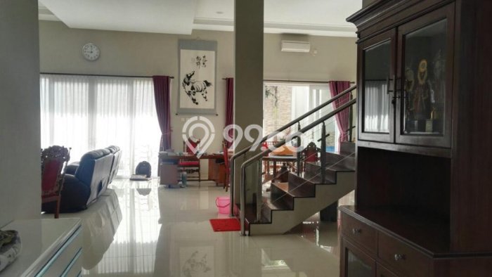Hunian Strategis 6 KT LB 750m2 Kondisi Bagus di Graha Padma Hunian Strategis 6 KT LB 750m2 Kondisi Bagus di Graha Padma