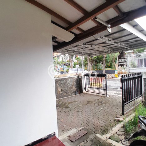 Hunian Elit LB 220m2 Siap Huni Desain Elegan di Halmahera, Semarang Hunian Elit LB 220m2 Siap Huni Desain Elegan di Halmahera, Semarang