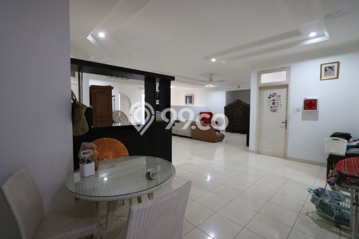 Hunian Mewah Siap Huni LT 1449m2 di Cilandak, Jakarta Selatan Hunian Mewah Siap Huni LT 1449m2 di Cilandak, Jakarta Selatan