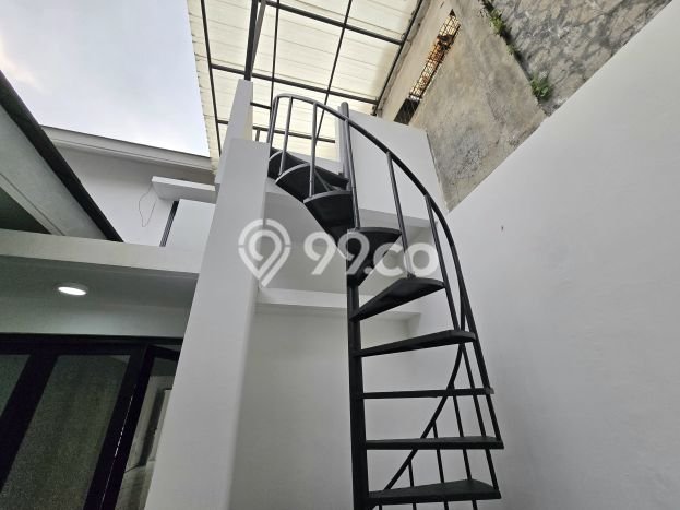 Jual Rumah Luas Elegan Dengan View Cantik di Bintaro, Tangerang Selatan Jual Rumah Luas Elegan Dengan View Cantik di Bintaro, Tangerang Selatan
