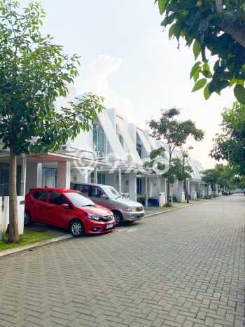 Hunian Nyaman Asri 2 KT Siap Huni di BSD City Tangerang Hunian Nyaman Asri 2 KT Siap Huni di BSD City Tangerang