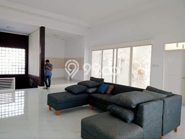 Rumah Modern 7 KT LT 273m2 di Buah Batu Rumah Modern 7 KT LT 273m2 di Buah Batu