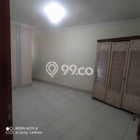 Rumah Lokasi Strategis area Arcamanik, Bandung, LT 240m2m² LB 200m2m² Rumah Lokasi Strategis area Arcamanik, Bandung, LT 240m2m² LB 200m2m²