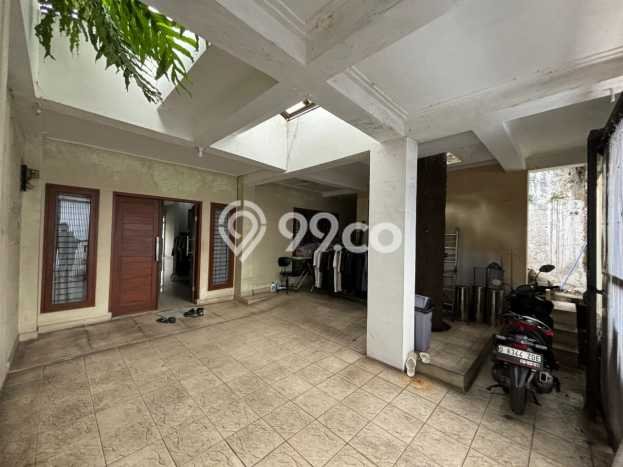 Rumah Mewah LB 180m2 Siap Huni Desain Elegan di Cihampelas, Bandung Rumah Mewah LB 180m2 Siap Huni Desain Elegan di Cihampelas, Bandung