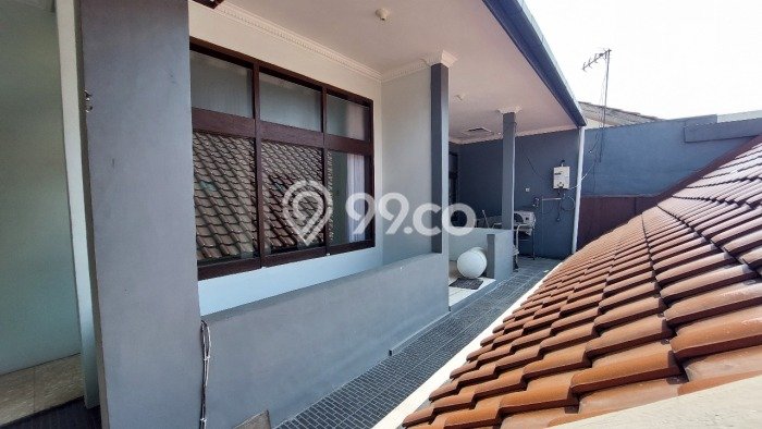 Ready to Use! Luxury House LT 220m2 Desain Elegan di Burangrang Ready to Use! Luxury House LT 220m2 Desain Elegan di Burangrang