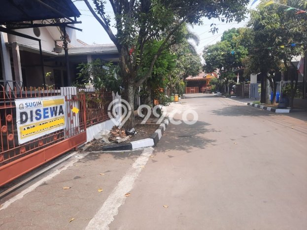 Lokasi strategis! Rumah siap pakai disewakan di Antapani LB 150m2 Lokasi strategis! Rumah siap pakai disewakan di Antapani LB 150m2