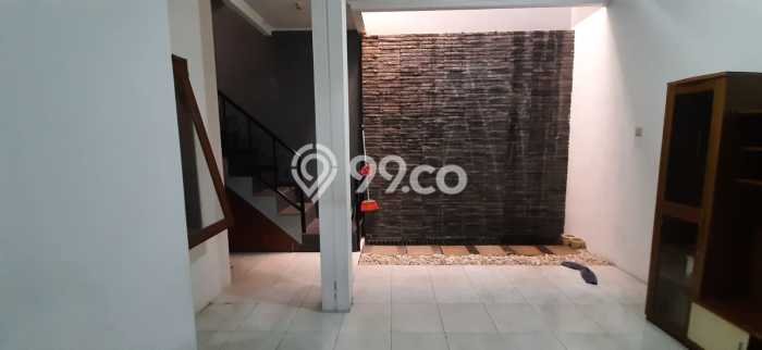 Lokasi strategis! Rumah siap pakai disewakan di Antapani LB 150m2 Lokasi strategis! Rumah siap pakai disewakan di Antapani LB 150m2