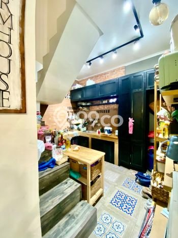 For Sale Rumah 5 Kamar Lokasi Strategis Nyaman dan Strategis di Antapani For Sale Rumah 5 Kamar Lokasi Strategis Nyaman dan Strategis di Antapani