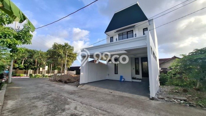 Rumah Elit LB 180m2 Siap Huni Desain Elegan di Maguwoharjo, Yogyakarta Rumah Elit LB 180m2 Siap Huni Desain Elegan di Maguwoharjo, Yogyakarta