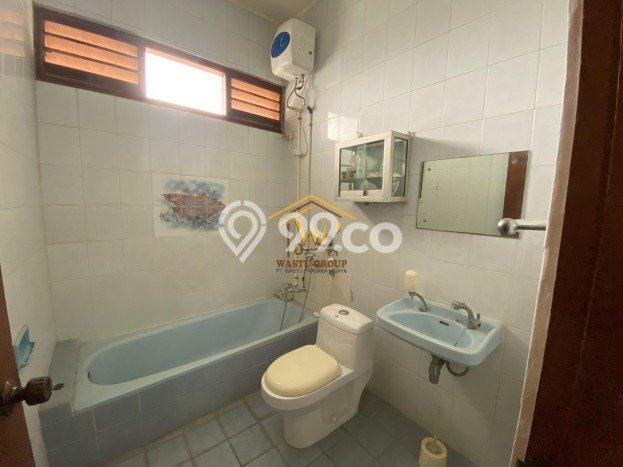 BEST PRICE! Rumah Berkualitas di Maguwoharjo, Luas 1850m² LB 400m² BEST PRICE! Rumah Berkualitas di Maguwoharjo, Luas 1850m² LB 400m²
