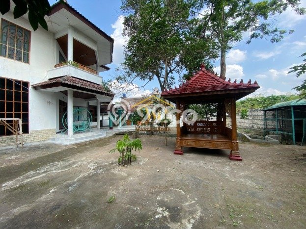 BEST PRICE! Rumah Berkualitas di Maguwoharjo, Luas 1850m² LB 400m² BEST PRICE! Rumah Berkualitas di Maguwoharjo, Luas 1850m² LB 400m²