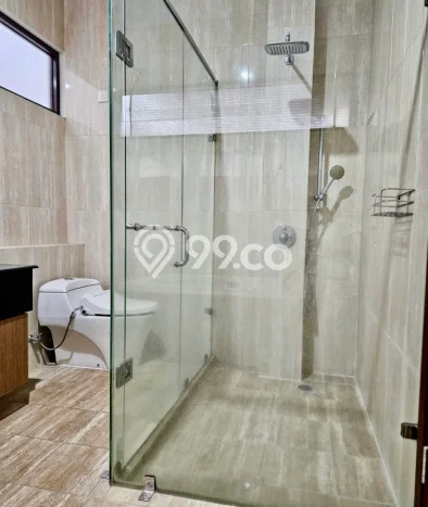 Lokasi strategis! Rumah siap huni dikontrakkan di BSD LB 400m2 Lokasi strategis! Rumah siap huni dikontrakkan di BSD LB 400m2