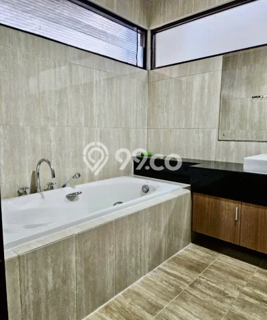 Lokasi strategis! Rumah siap huni dikontrakkan di BSD LB 400m2 Lokasi strategis! Rumah siap huni dikontrakkan di BSD LB 400m2