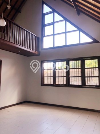 Rumah Terawat 4 KT 2 KM di Kawasan Komersial , Badung Rumah Terawat 4 KT 2 KM di Kawasan Komersial , Badung