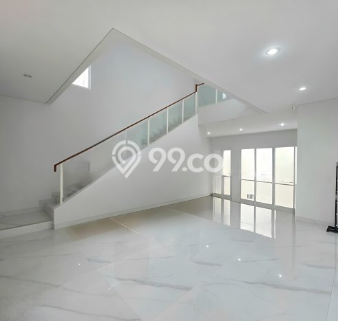 LOKASI STRATEGIS! Rumah kawasan , Dekat Stasiun, 3 KM, Luas 240m2m² Bangunan 317m2m² LOKASI STRATEGIS! Rumah kawasan , Dekat Stasiun, 3 KM, Luas 240m2m² Bangunan 317m2m²