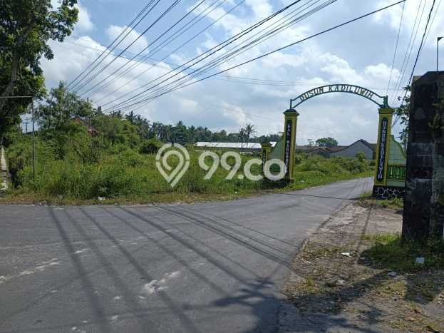Lahan Dijual Lokasi Strategis di Yogyakarta dengan Luas 142m2 Lahan Dijual Lokasi Strategis di Yogyakarta dengan Luas 142m2