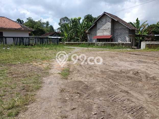 Lahan Dijual Lokasi Strategis di Yogyakarta dengan Luas 142m2 Lahan Dijual Lokasi Strategis di Yogyakarta dengan Luas 142m2