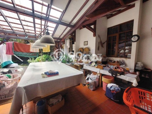 Rumah Strategis , Bandung, Luas 400m2m² LB 256m2m² Rumah Strategis , Bandung, Luas 400m2m² LB 256m2m²