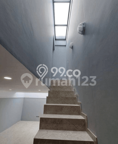 LIMITED OFFER! Rumah Berkualitas di Meruya, Luas 112m2m² Bangunan 160m2m² LIMITED OFFER! Rumah Berkualitas di Meruya, Luas 112m2m² Bangunan 160m2m²