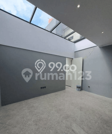 LIMITED OFFER! Rumah Berkualitas di Meruya, Luas 112m2m² Bangunan 160m2m² LIMITED OFFER! Rumah Berkualitas di Meruya, Luas 112m2m² Bangunan 160m2m²