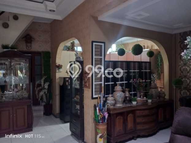 Dijual Rumah 5 Kamar Lokasi Strategis Nyaman dan Strategis di Kiaracondong Dijual Rumah 5 Kamar Lokasi Strategis Nyaman dan Strategis di Kiaracondong