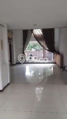 Disewakan! Rumah 5 Kamar Tidur &
4 Kamar Mandi di Riau, Bandung Disewakan! Rumah 5 Kamar Tidur &
4 Kamar Mandi di Riau, Bandung