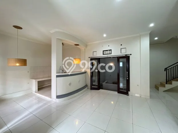 Disewakan! Rumah 3 Kamar Tidur &
4 Kamar Mandi di Kerobokan, Badung Disewakan! Rumah 3 Kamar Tidur &
4 Kamar Mandi di Kerobokan, Badung