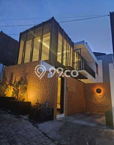 Tempat Strategis! Vila di , Dimensi 100m2m², Kondisi Prima Tempat Strategis! Vila di , Dimensi 100m2m², Kondisi Prima