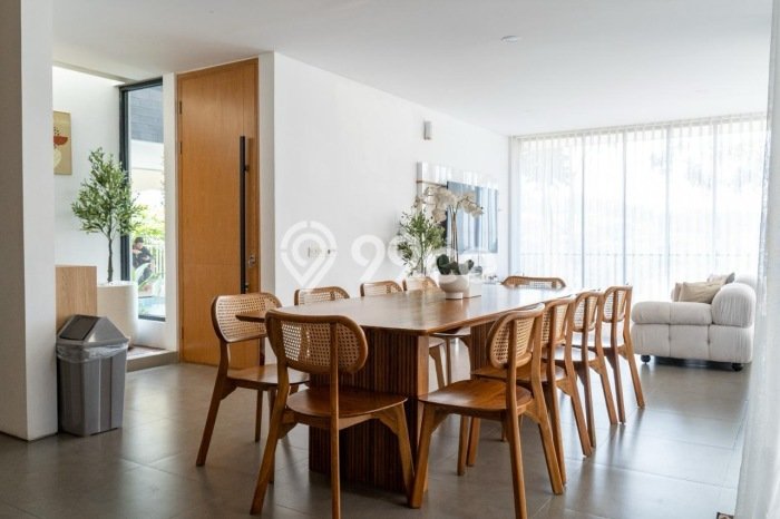 Vila Strategis Kawasan Coblong, Dimensi 390m2m², Lingkungan Nyaman untuk keluarga Vila Strategis Kawasan Coblong, Dimensi 390m2m², Lingkungan Nyaman untuk keluarga