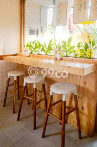 Disewakan Komersial di Kawasan Ramai Seminyak Luas 100m2 Disewakan Komersial di Kawasan Ramai Seminyak Luas 100m2