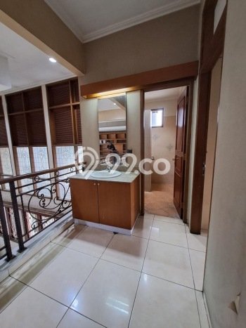 Disewakan! Rumah 5 Kamar Tidur &
4 Kamar Mandi di Turangga, Bandung Disewakan! Rumah 5 Kamar Tidur &
4 Kamar Mandi di Turangga, Bandung