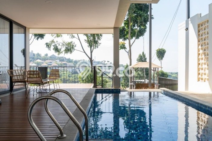 Vila Strategis Kawasan Coblong, Dimensi 390m2m², Lingkungan Nyaman untuk keluarga Vila Strategis Kawasan Coblong, Dimensi 390m2m², Lingkungan Nyaman untuk keluarga