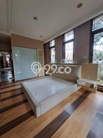 Disewakan! Rumah 5 Kamar Tidur &
4 Kamar Mandi di Turangga, Bandung Disewakan! Rumah 5 Kamar Tidur &
4 Kamar Mandi di Turangga, Bandung