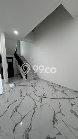 Ready to Use! Luxury House LT 127m2 Desain Modern di BSD Griya Loka Ready to Use! Luxury House LT 127m2 Desain Modern di BSD Griya Loka