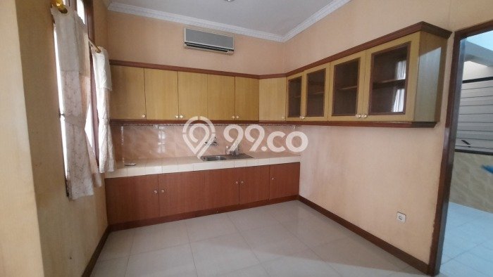 Disewakan! Rumah 6 Kamar Tidur &
4 Kamar Mandi di Bintaro, Jakarta Selatan Disewakan! Rumah 6 Kamar Tidur &
4 Kamar Mandi di Bintaro, Jakarta Selatan